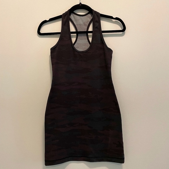 Women's Lululemon Racerback Tank in Camo print sx XS - Picture 1 of 4
